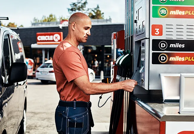 Customer uses his fleet card at Circle K station