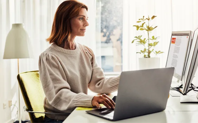 Woman applying for fleet card on laptop