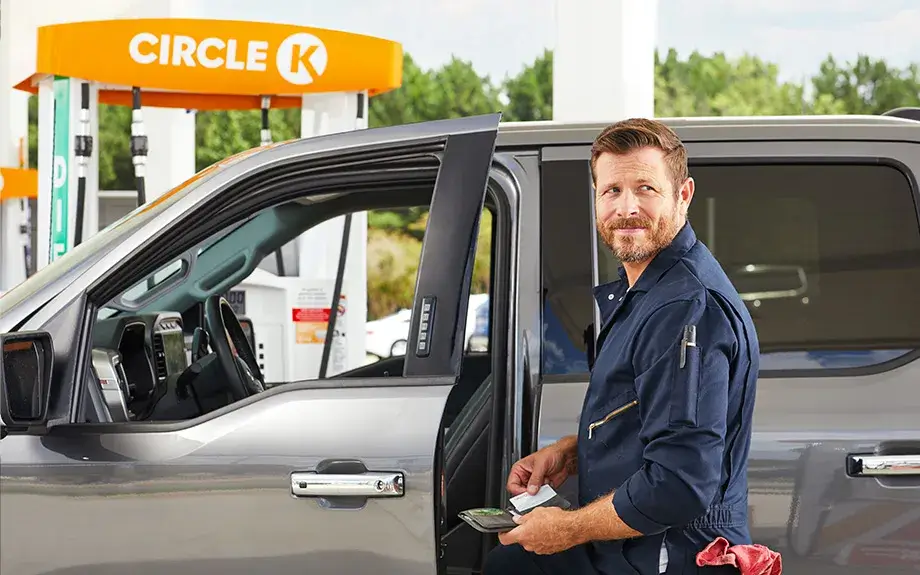 Satisfied customer puts his Circle k fleet card away