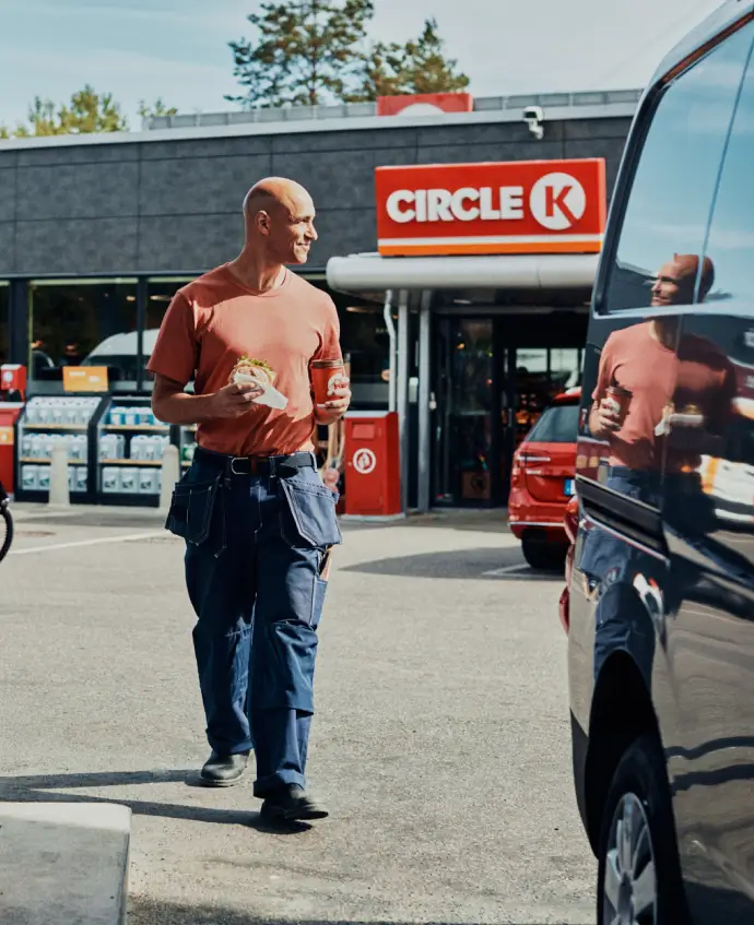 Driver walking out of Circle K with snacks and drink